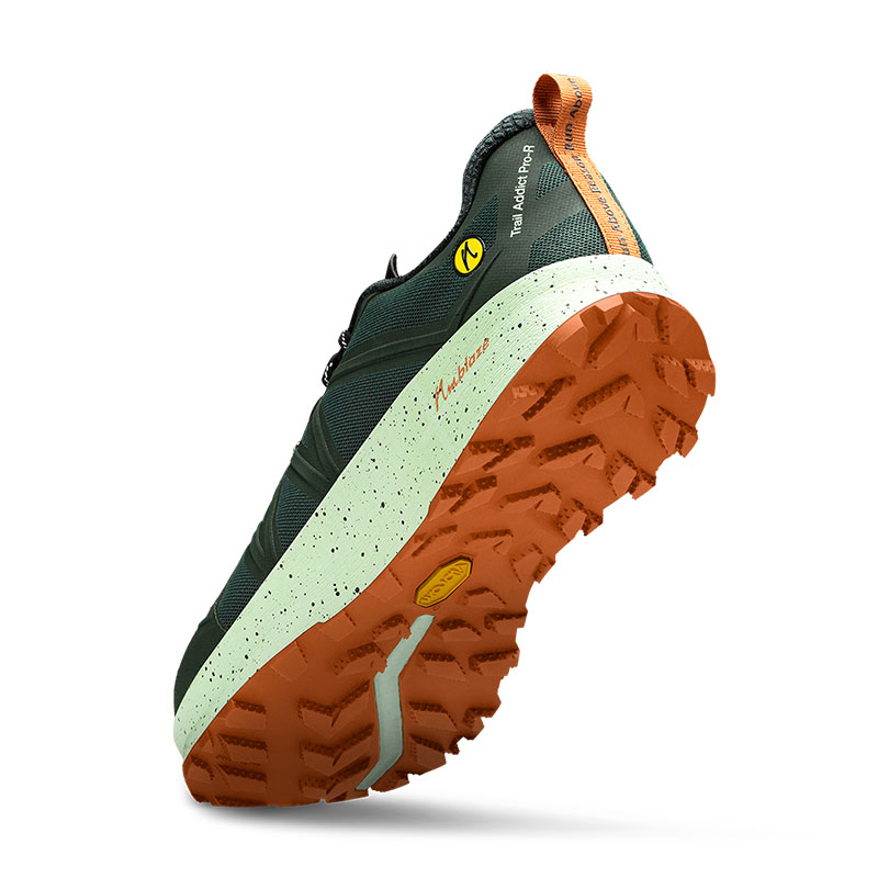 Die Vibram Sohle des Joe Nimble Trail Addict Por-R Trail Laufschuh in grün