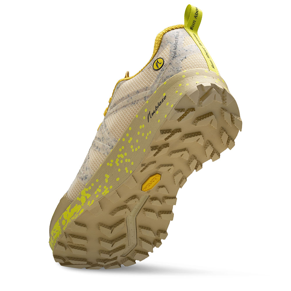 Die Vibram Sohle des Joe Nimble Trail Addict Pro-R Trail Laufschuh in Beige