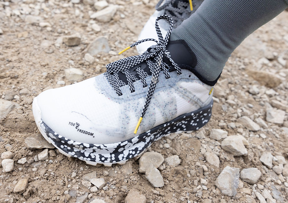 Der Joe Nimble Trail Addict Pro-R Traillaufschuh im Gelände von oben
