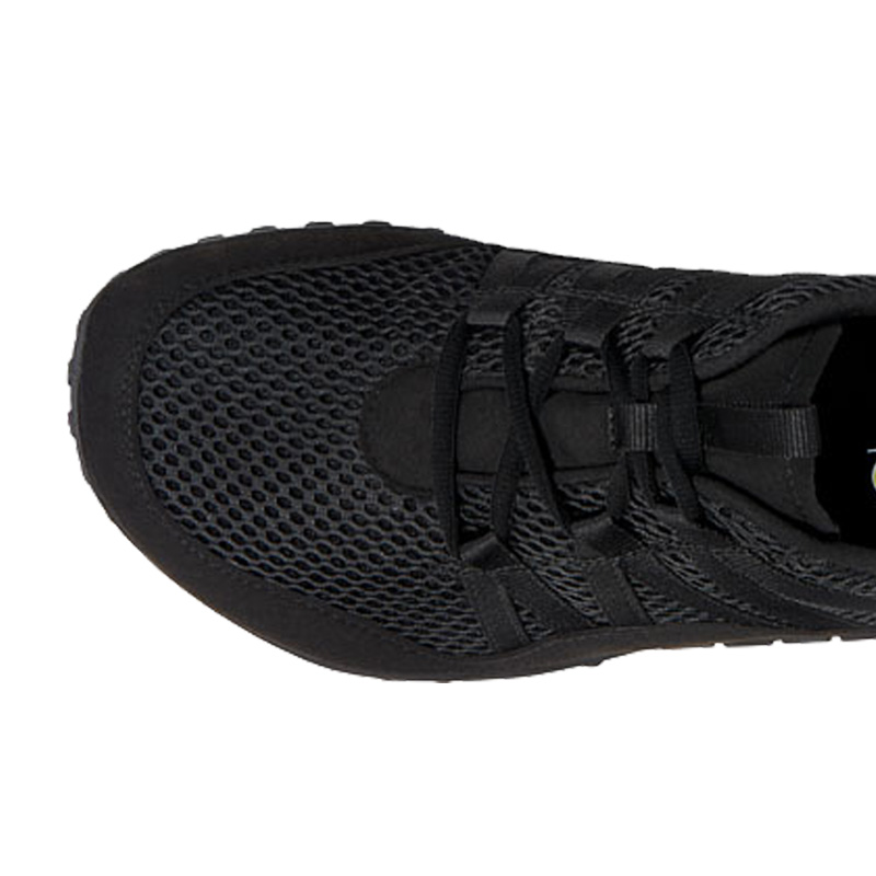 Die Zehenbox mit Toefreedom / Zehenfreiheit des Joe Nimble nimbleToes Gymschuhs in schwarz